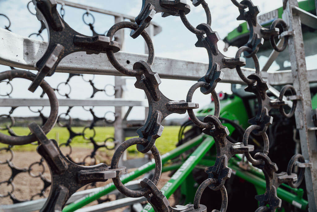 Hustler Regener8r LX600 Hydraulic Folding Chain Harrows - Image 3
