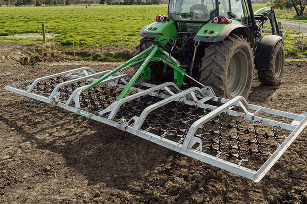 Hustler Regener8r LX600 Hydraulic Folding Chain Harrows - Image 4
