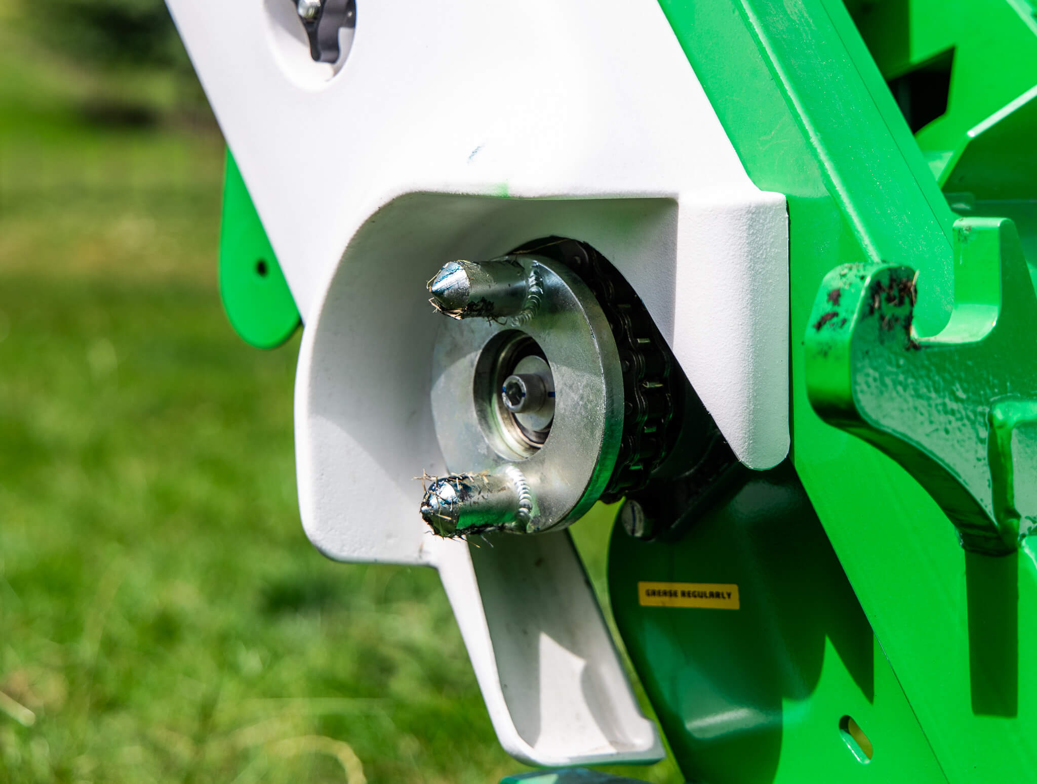 Hustler Chainless 2000 Series 4 Mounted Round & Square Bale Feeder - Image 2