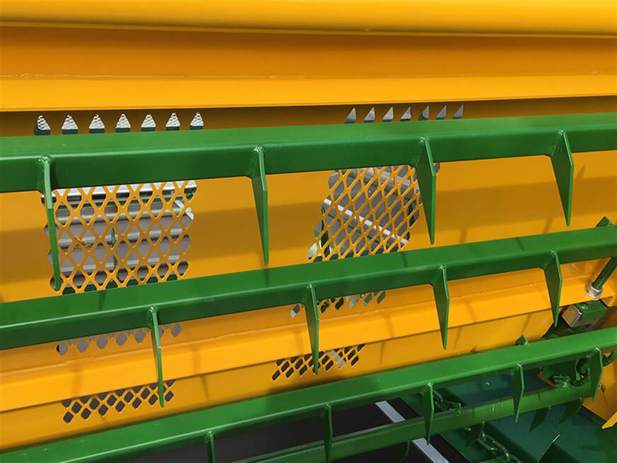 SAM 12 Cube Side-Feed Feed Wagon - Image 4