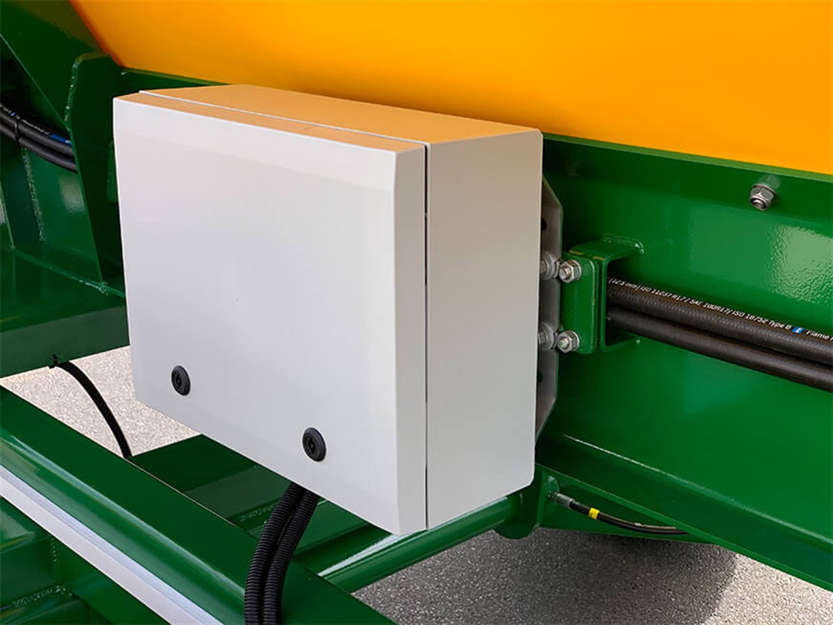 SAM 5 Tonne Tandem Axle Fertiliser Spreader - Image 4