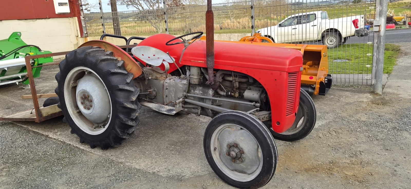 Massey Ferguson 35 Vintage Tractor - Image 2