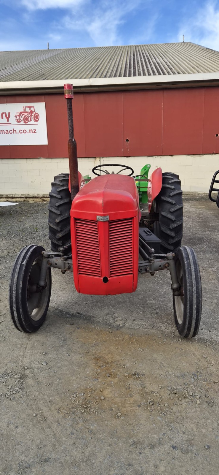 Massey Ferguson 35 Vintage Tractor - Image 3
